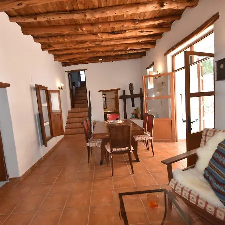 Charming Holiday House Within Walking Distance Of Cala Llonga Beach And Village Casa vacanze